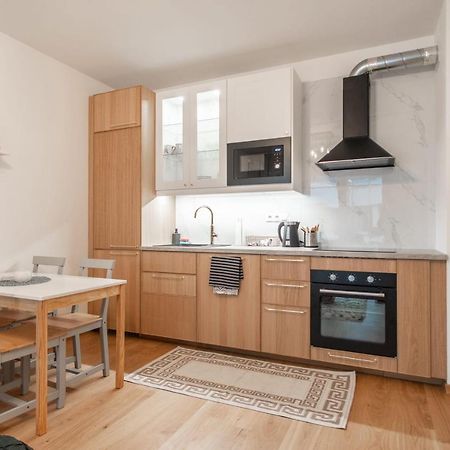 Apartment With Balcony Prága Kültér fotó