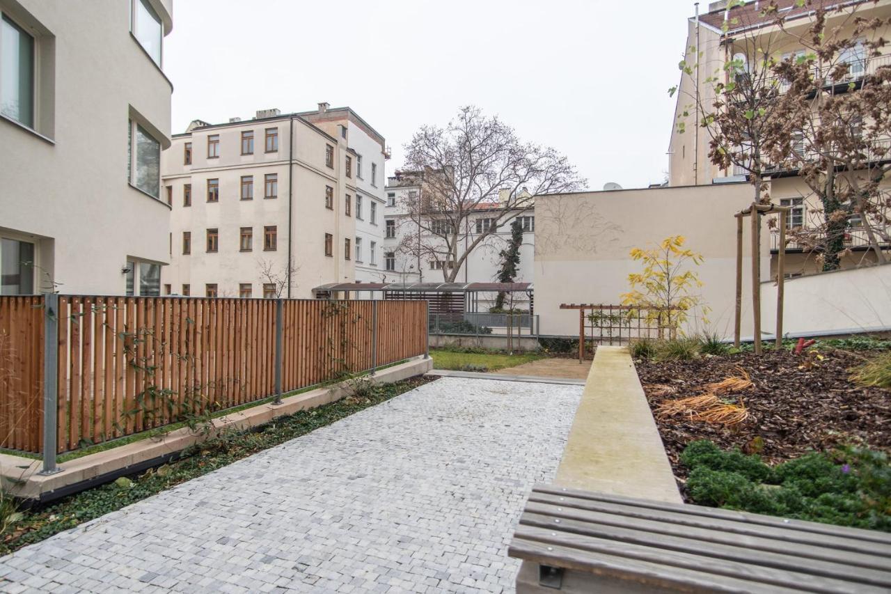 Apartment With Balcony Prága Kültér fotó